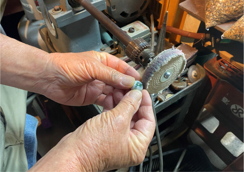 糸魚川産翡翠研磨風景