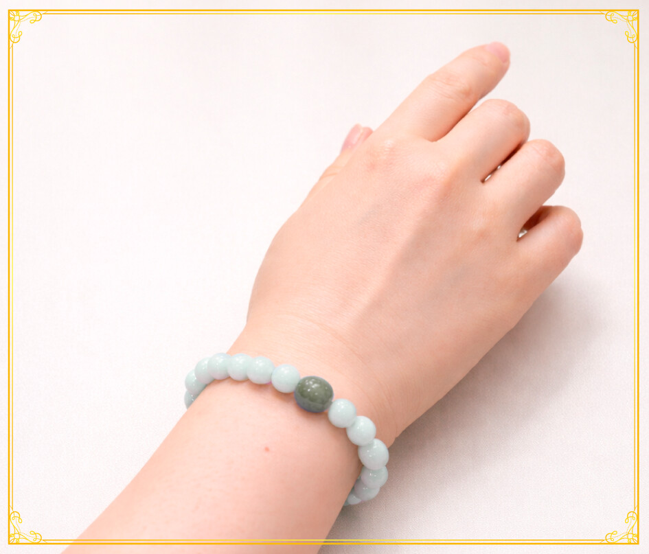 金運を呼ぶ糸魚川翡翠ブレス(プレミアム) 装着イメージ