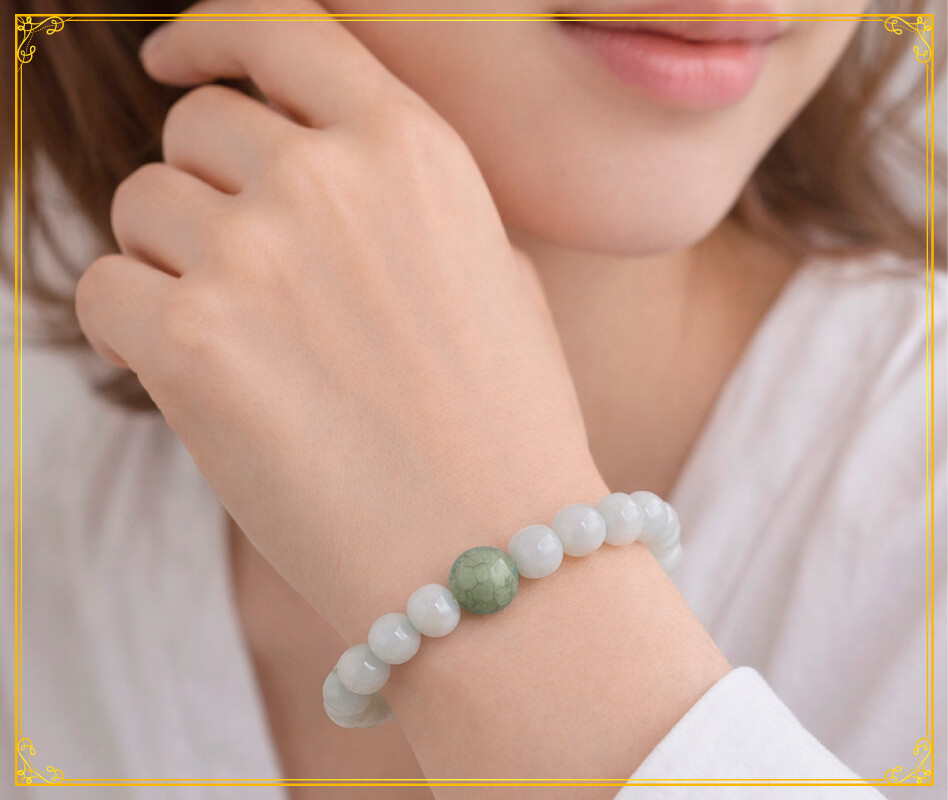 金運を呼ぶ糸魚川翡翠ブレス(プレミアム) 装着イメージ