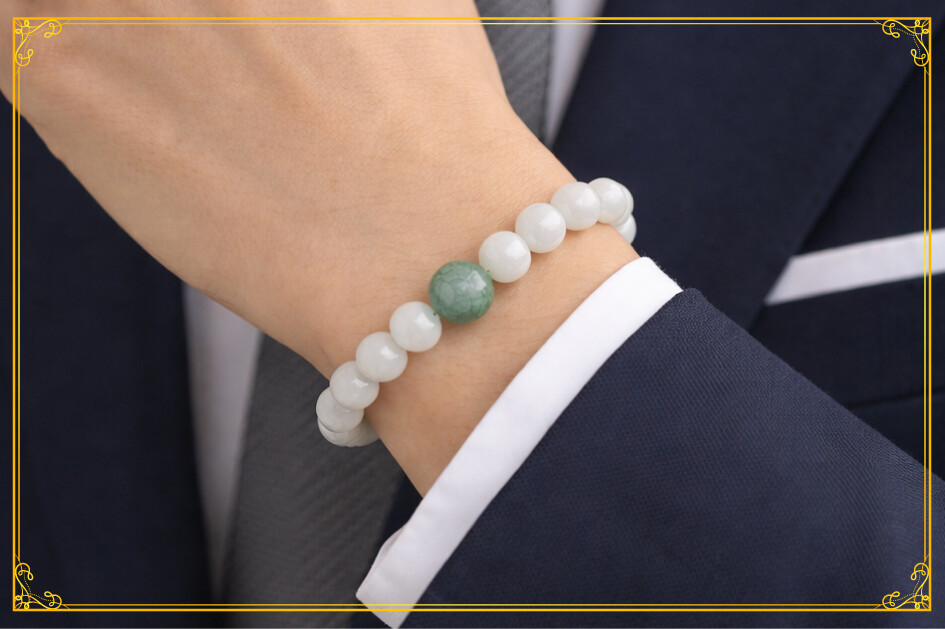 金運を呼ぶ糸魚川翡翠ブレス(プレミアム) 装着イメージ