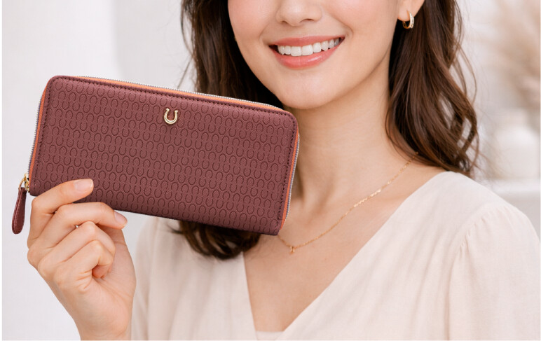 金運馬蹄財布 商品イメージ 女性