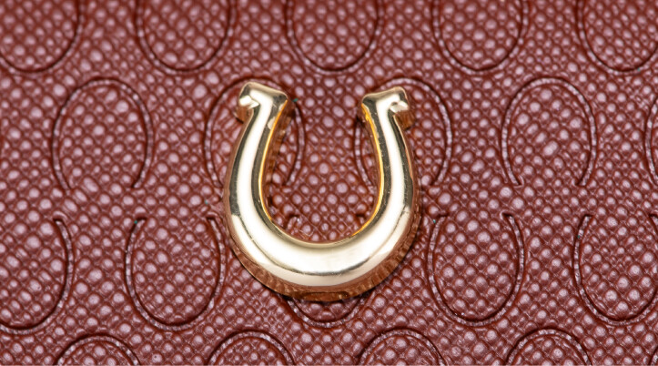 金運馬蹄財布　上向きの馬蹄の拡大写真